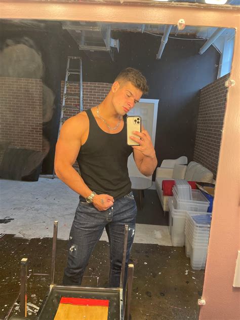 malik delgaty bottom|Twitter. It’s what’s happening / Twitter.
